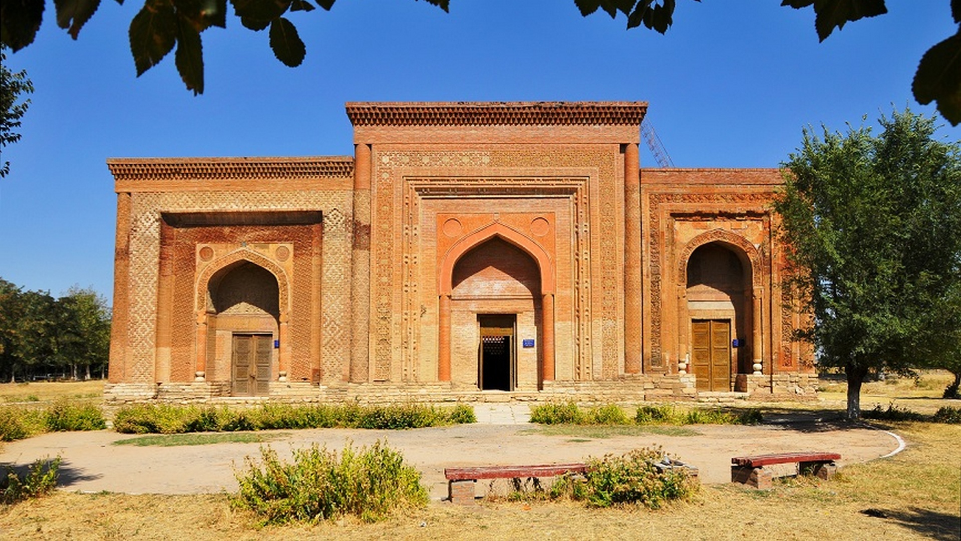 mausoleum-of-nasr-ibn-ali | IRCICA